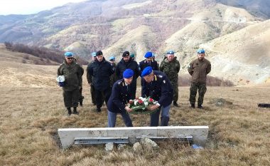 EULEX përkujton viktimat e aeroplanit që u rrëzua në verilindje të Mitrovicës në vitin 1999