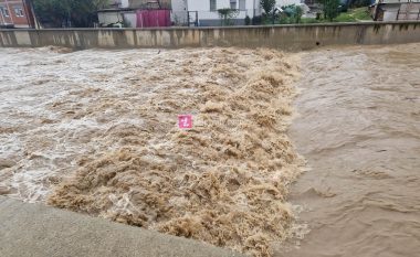 Turbullimi i ujit pas vërshimeve, reagon KRU Prishtina