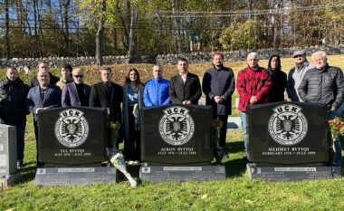 Memli Krasniqi përfundon vizitën në SHBA me homazhe pranë varreve të vëllezërve Bytyqi