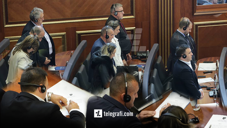 Betimi i deputetëve të Listës Serbe përmes fotografive