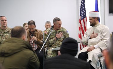 Imami Labinot Maliqi takohet me ushtarët amerikanë të KFOR-it: Shtëpia mbahet me miq
