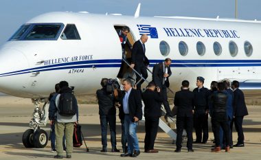 Shkoi për vizitë zyrtare në Tripoli, ministri i Jashtëm grek refuzoi të dilte nga aeroplani dhe nuk e takoi homologen libiane