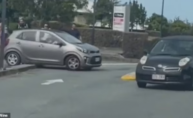 12 vjeçari australian shkakton kaos në rrugë pasi vodhi një makinë