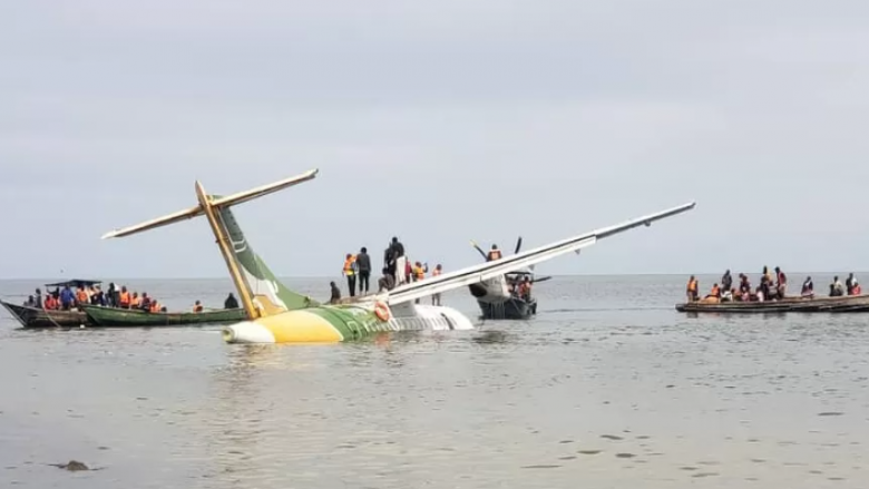 Numri i viktimave nga rrëzimi i aeroplanit në Tanzani shkon në 19