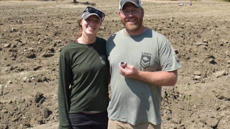 Çifti amerikan shënon përvjetorin e 10-të duke zbuluar një diamant 1,9 karat në Kraterin e Diamanteve