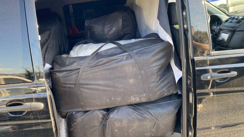 Sekuestrohen 375 kg kanabis në Janinë, në pranga 28-vjeçari shqiptar