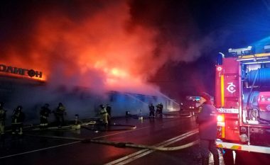 Zjarr në një bar në qytetin rus të Kostroma, 15 të vdekur – gjithçka filloi kur një i dehur qëlloi me një “armë flakësh” në pistën e vallëzimit