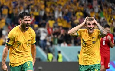 Australia shkakton befasinë e madhe, mposht Danimarkën dhe kalon tutje