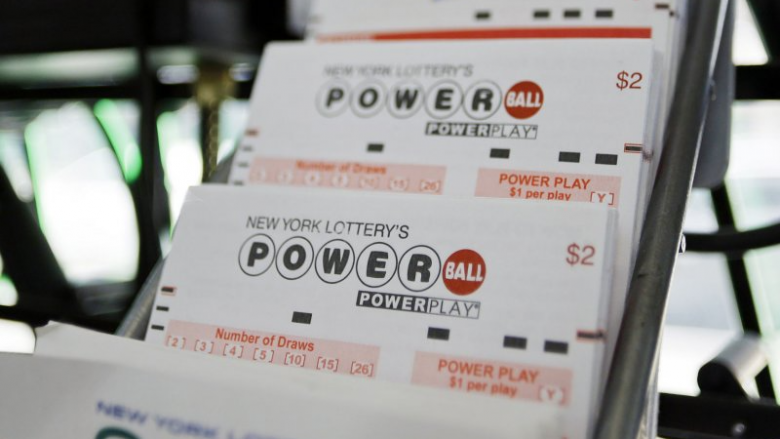 Ndaloi për të blerë karamele për Halloween, amerikani i fitoi 1 milion dollarë nga lotaria Powerball