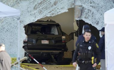 “Ishte si një shpërthim”: Një i vdekur dhe 16 të lënduar kur një automjet u përplas me një dyqan të Apple në Massachusetts
