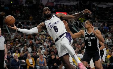 LeBron James shkëlqen sërish, Lakers mposht Spurs në ndeshjen e dytë radhazi