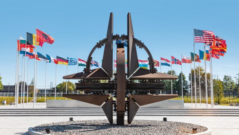 NATO bën thirrje për shtensionimin e situatës në veri