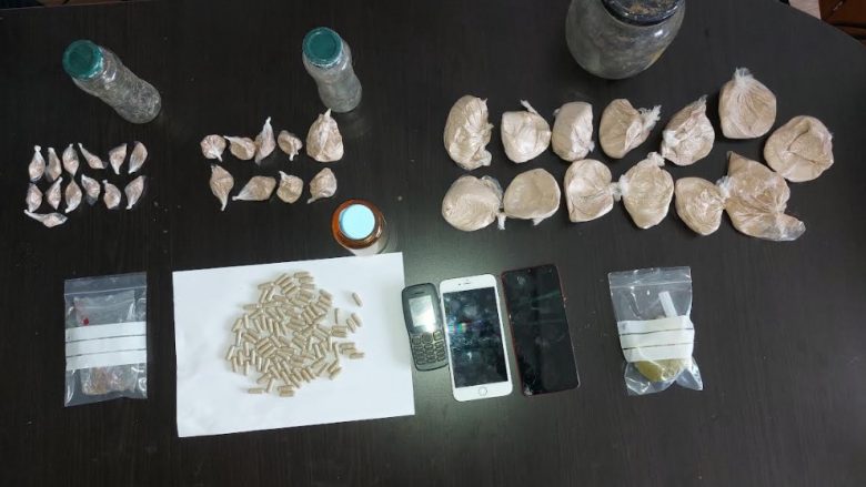 Arrestohen dy persona në Prizren, u sekuestrohet heroinë dhe marihuanë
