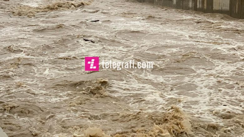 Fundjavë me reshje shiu në Kosovë, priten edhe vërshime