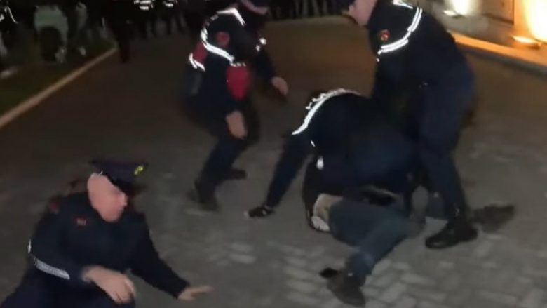 Incident në fund të protestës në Tiranë, spërkaten me ngjyrë muret e Kryeministrisë, ndalohet një person