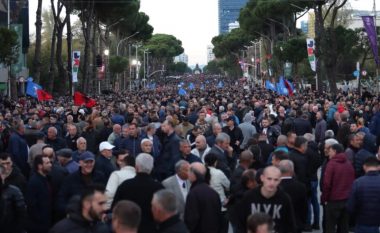 Opozita në Shqipëri në protestë, kërkon largimin e Ramës