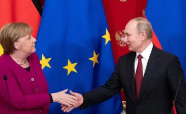 Merkel tregon pse nuk ka biseduar me Putinin para pushtimit rus të Ukrainës