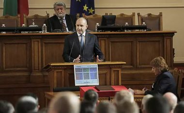 Parlamenti i Bullgarisë miraton “ndihmën ushtarake të vonuar” për Ukrainën