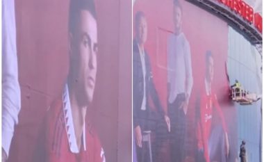 A po përfundon historia e një legjende: Foto e madhe e Ronaldos po hiqet nga “Old Trafford”