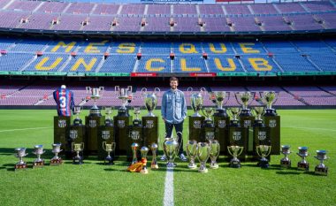 Pique pozon para të gjithë trofeve të fituara me Barcelonën, klubi i thotë “faleminderit legjendë”
