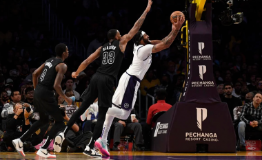 Lakers i japin fund serisë së humbjeve, mposhtin Brooklynin pas një shpërthimi nga Anthony Davis