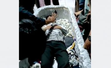 Indoneziani që falsifikoi vdekjen e tij bëhet viral pasi njerëzit mendojnë se ai u kthye nga vdekja