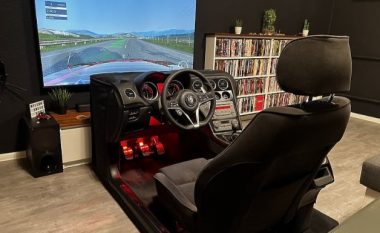 Një lojtar i video-lojërave bëri një simulator të shkëlqyeshëm,  përdori brendësinë e Alfa Romeo Brera