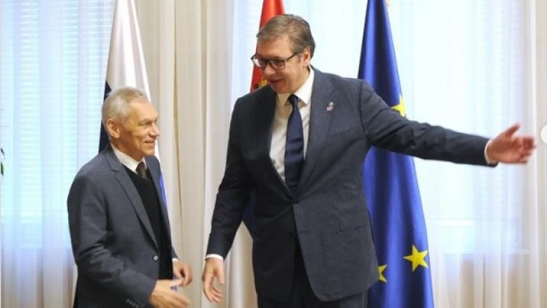 Pas vendimit të Listës Serbe për braktisjen e institucioneve në Kosovë, Vuçiq konsultohet me ambasadorin rus dhe kinez