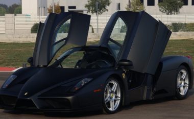 Ky është i vetmi Ferrari Enzo me ngjyrë të zezë mat fabrike