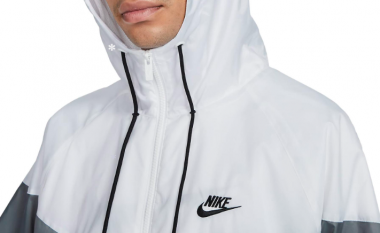 
                                        Merr vëmendjen e të gjithëve me këtë jakne Nike që vjen me zbritje!