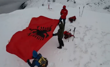Për nderë të 28 nëntorit, alpinistët nga Kosova valëvisin flamurin kombëtar në Majën e Bsitres