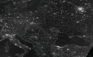 Imazhet satelitore tregojnë më së miri se si Ukraina ka mbetur në errësirë