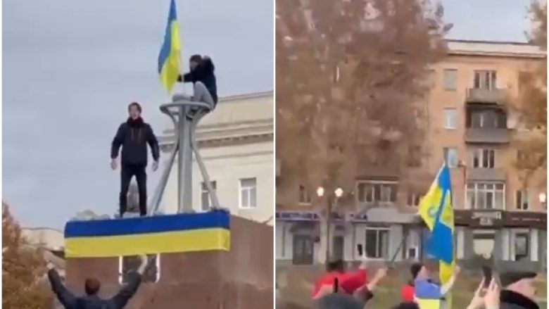 “Lavdi Ukrainës” – flamujt e Ukrainës u ngritën në Kherson, derisa banorët presin hyrjen e trupave në qytet