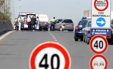 Aksident tragjik në autostradën Durrës-Tiranë, vdesin dy vajza e plagoset rëndë shoferi 26-vjeçar