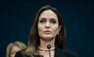 Angelina Jolie rrëfen se kishte punësuar vrasës me pagesë për ta vrarë veten, por ai e kishte bërë të ndërronte mendje