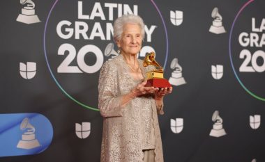 “Kurrë nuk është vonë” – në moshën 95-vjeçare, Angela Alvarez fitoi çmimin Grammy Latin si ‘Artistja e re më e mirë’