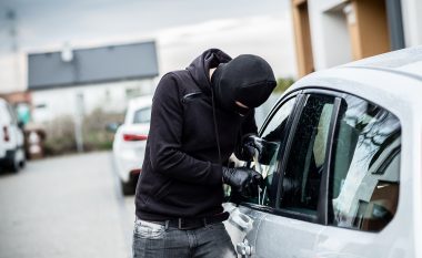 Tentoi të vidhte një veturë, prizrenasi zihet në flagrancë nga policia