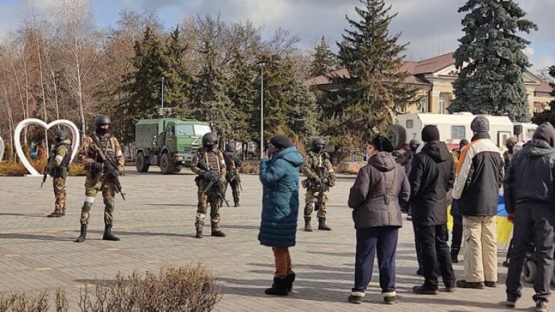 “Skadovski është Ukrainë” – bashkëpunëtorët pro-rusë varin infermieren Tetiana Mudrenko