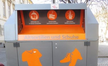 Trupi i një gruaje të re zbulohet në një kontejnerë rrobash në Gjermani – dyshohet se u fut dhe nuk mundi të dilte nga aty