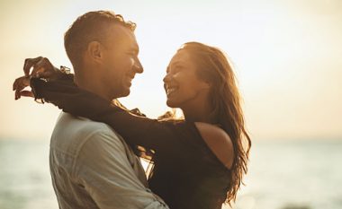 Dhjetë gjërat që çiftet e lumtura nuk i bëjnë kurrë