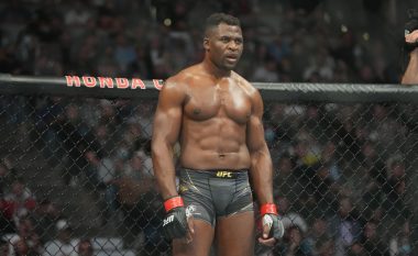 Kampioni i peshave të rënda të UFC-së, Francis Nganou ka filluar përgatitjet për meçin ndaj Jon Jones