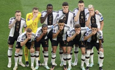 Lojtarët e Gjermanisë mbulojnë gojën në fotografinë para ndeshjes ndaj Japonisë në shenjë proteste – faqja zyrtare zbulon arsyen