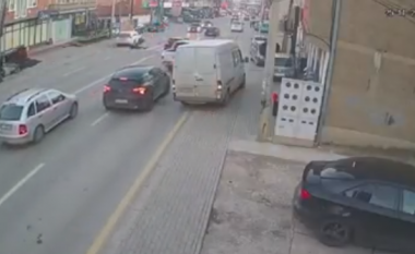 Aksidenti në Prishtinë, vetura goditi këmbësorin në vijat e bardha