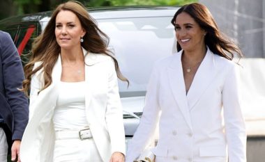 Kate Middleton dhe Megan Markle me kostume të bardha: Njëra zgjodhi të ishte më sfiduese, kurse tjetra më modeste