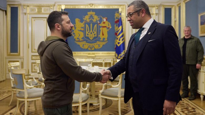 Ministri i Jashtëm britanik viziton Kievin – tregon se si do të ndihmohet Ukraina