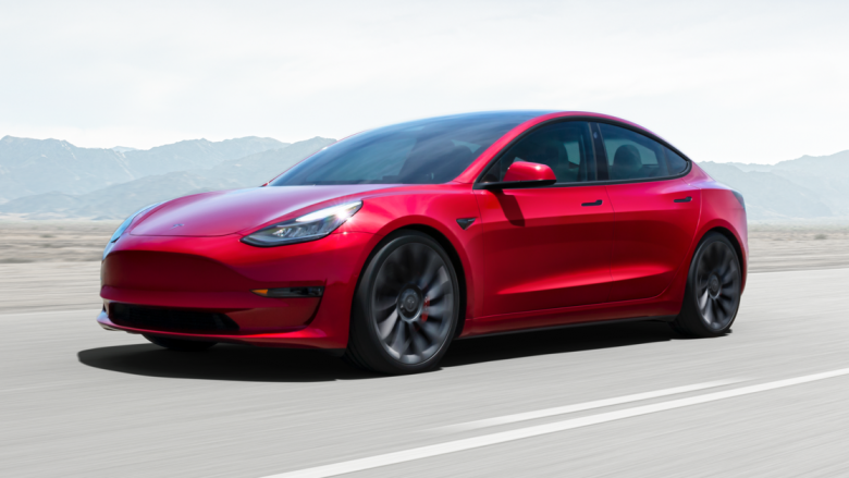 Tesla po zhvillon një version të rinovuar të Modelit 3