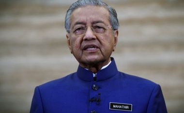 Ish-kryeministri 97-vjeçar i Malajzisë paraqet kandidaturën në zgjedhjet e përgjithshme