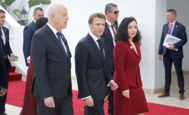 Osmani publikon fotografi nga Samiti i Frankofonisë, shihet në shoqëri me presidentin Macron
