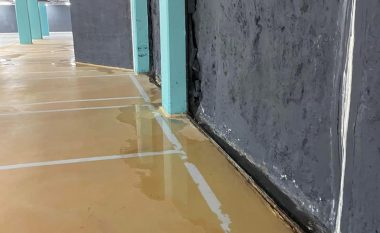 Rrjedh uji në parkingun nëntokësor në Prishtinë