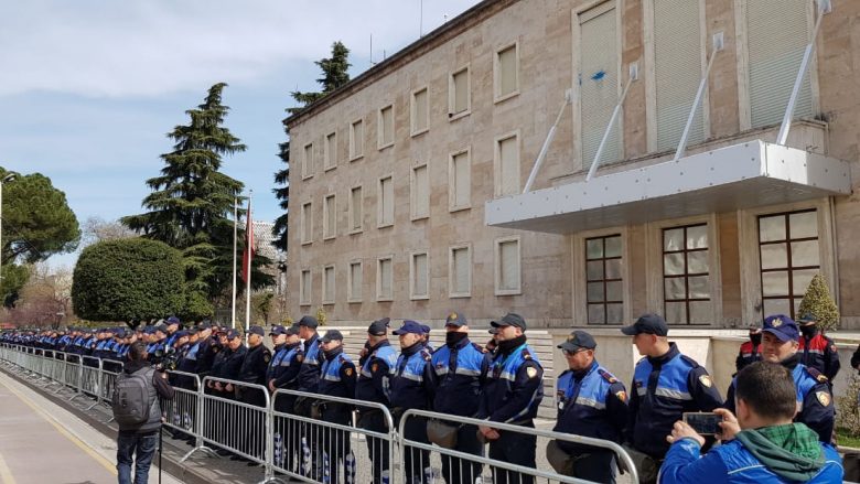 Masat për protestën e PD-së, 1 mijë punonjës policie në terren, bllokohet qarkullimi në disa rrugë